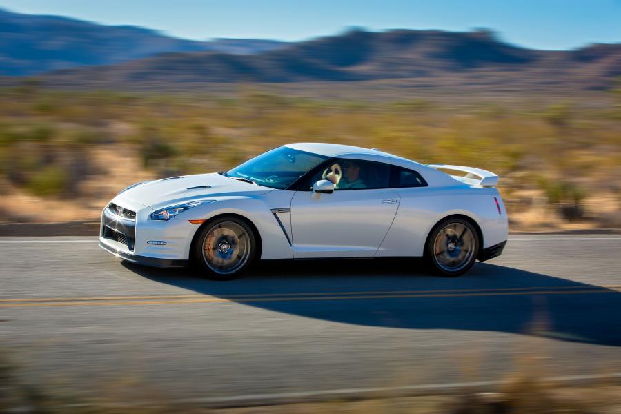  Nissan GT-R 2013 года  (US) (фото 17 из 27)
